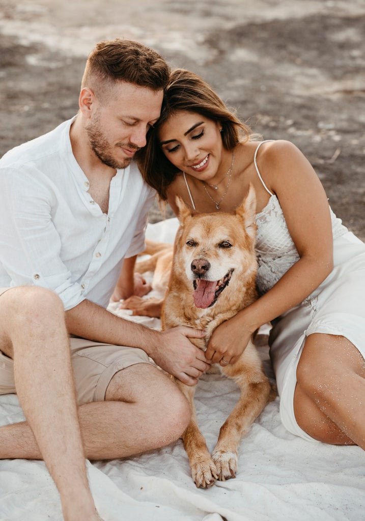 Foto pareja con perro Mallorca